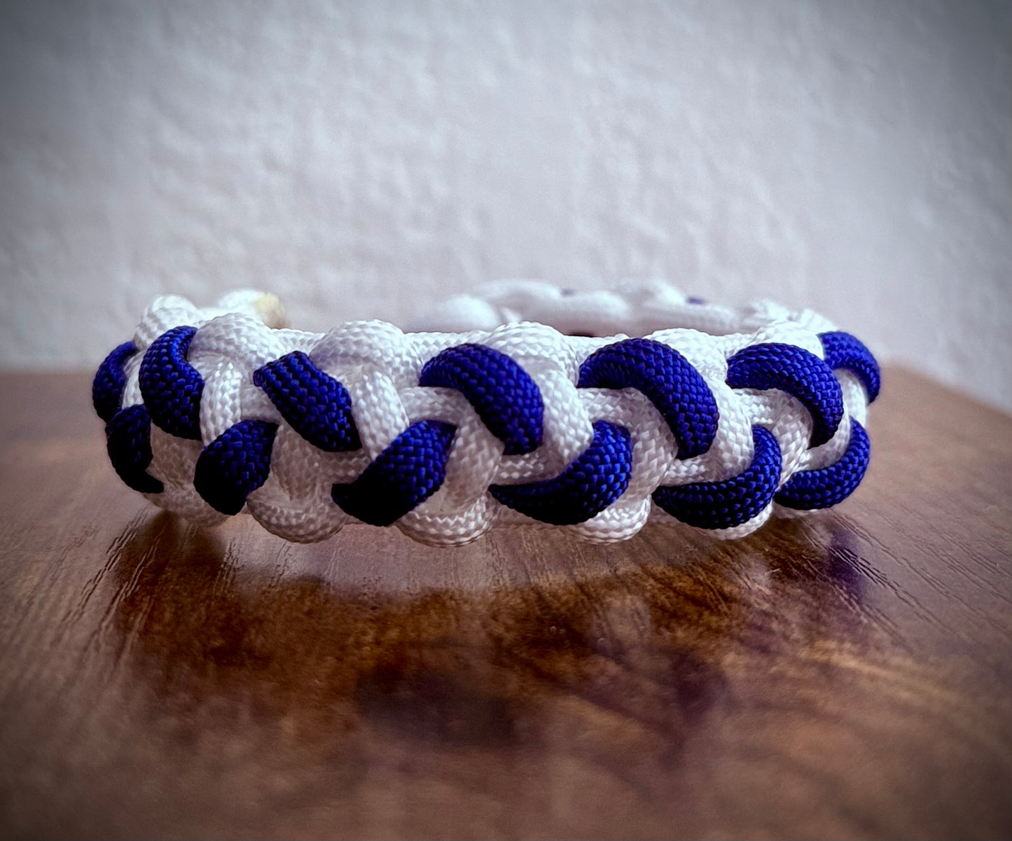 Bracelet tressé bleu et blanc
