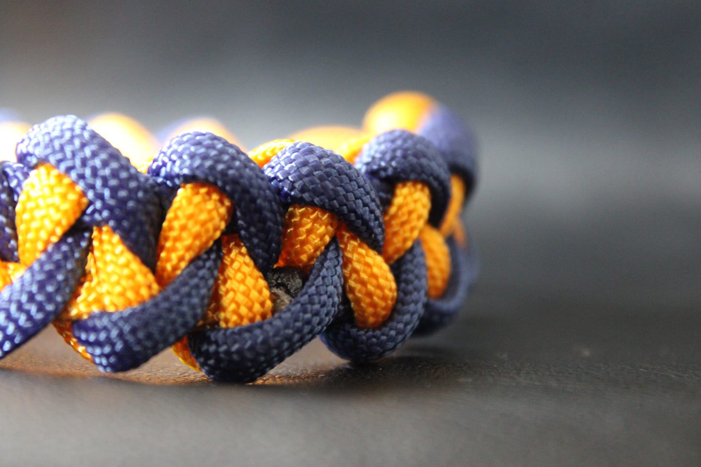 Bracelet tressé en croix Jaune et Bleu