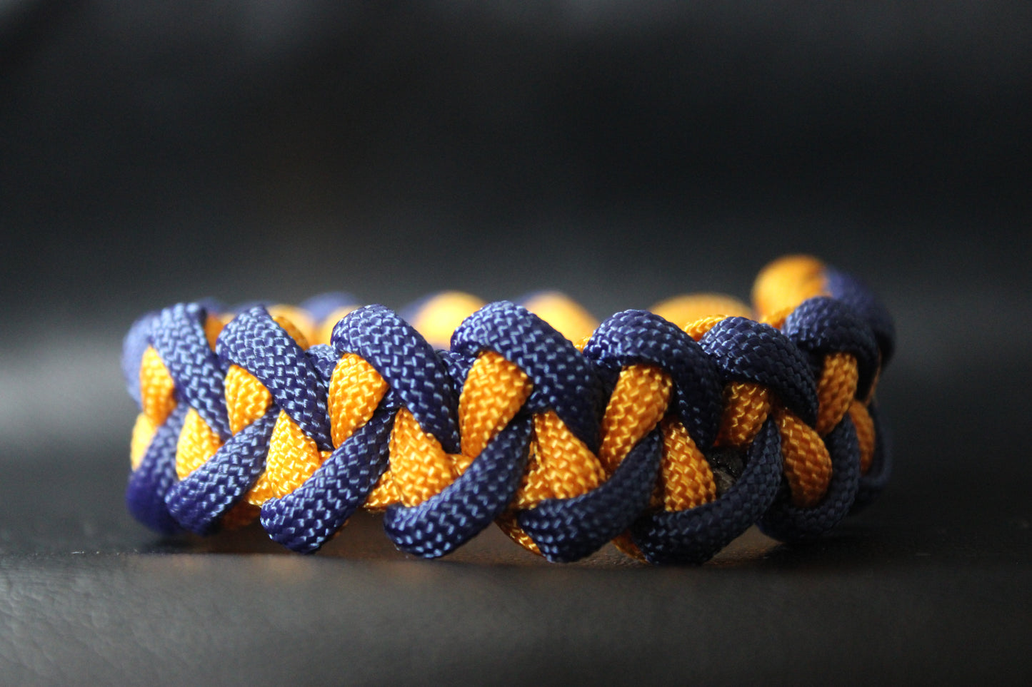 Bracelet tressé en croix Jaune et Bleu