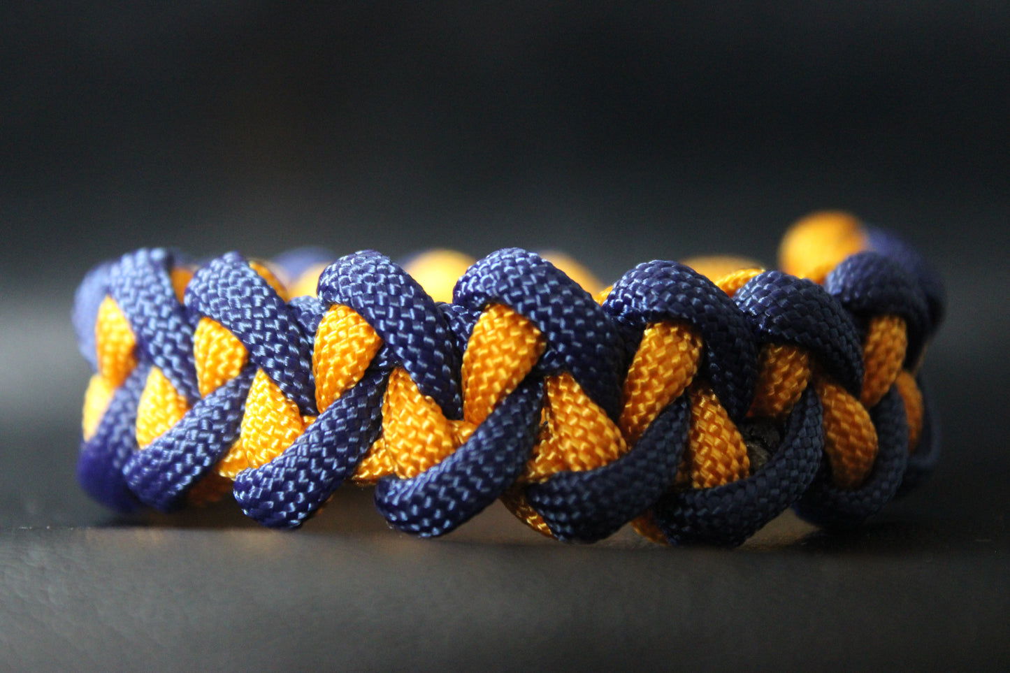 Bracelet tressé en croix Jaune et Bleu