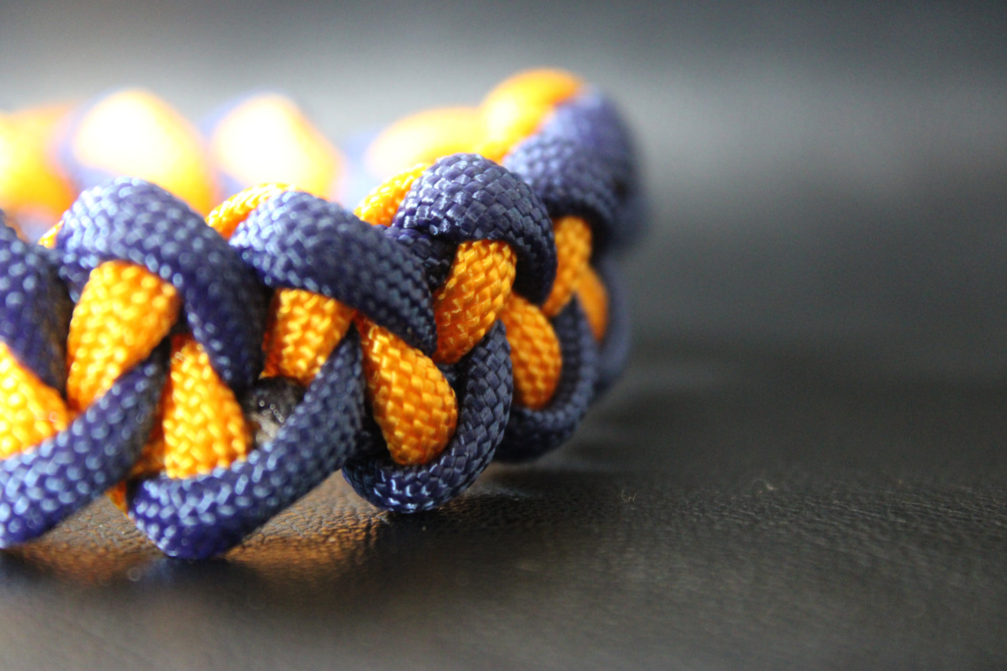 Bracelet tressé en croix Jaune et Bleu
