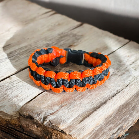 Bracelet en paracorde noir et orange